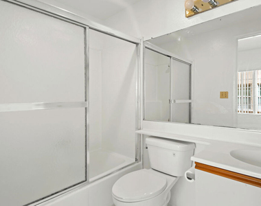 607 N Rossmore Avenue - Photo Thumbnail 8