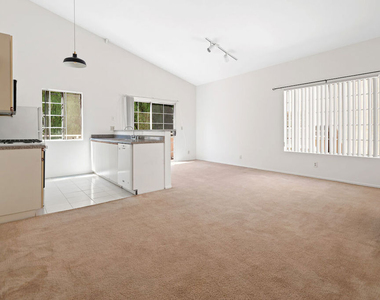 607 N Rossmore Avenue - Photo Thumbnail 1