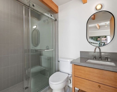 2030 Kelton Avenue - Photo Thumbnail 16