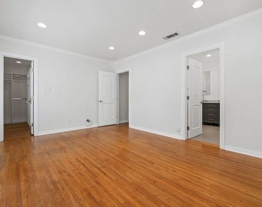 2030 Kelton Avenue - Photo Thumbnail 11