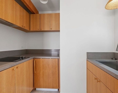 2030 Kelton Avenue - Photo Thumbnail 15