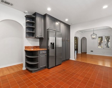 2030 Kelton Avenue - Photo Thumbnail 6