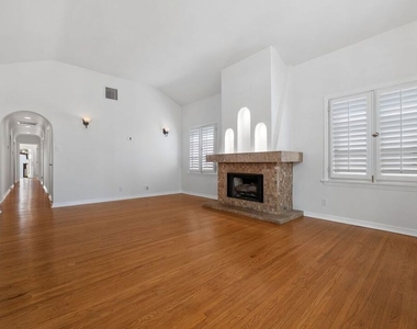 2030 Kelton Avenue - Photo Thumbnail 3