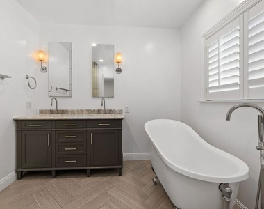 2030 Kelton Avenue - Photo Thumbnail 12