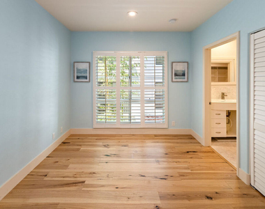 575 S Barrington Avenue - Photo Thumbnail 26