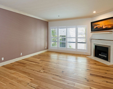 575 S Barrington Avenue - Photo Thumbnail 20