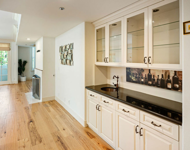 575 S Barrington Avenue - Photo Thumbnail 4