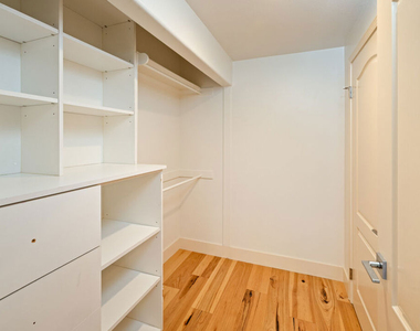 575 S Barrington Avenue - Photo Thumbnail 16