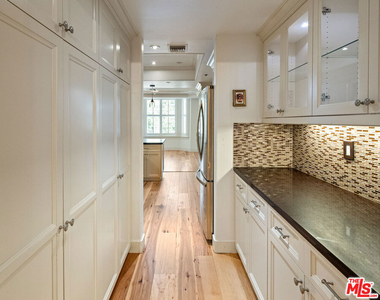 575 S Barrington Avenue - Photo Thumbnail 11
