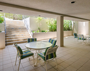 575 S Barrington Avenue - Photo Thumbnail 31