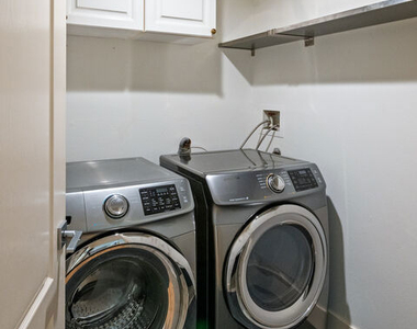 575 S Barrington Avenue - Photo Thumbnail 29