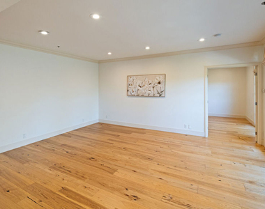 575 S Barrington Avenue - Photo Thumbnail 14