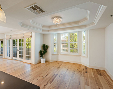 575 S Barrington Avenue - Photo Thumbnail 13
