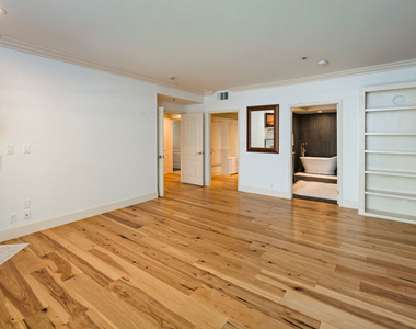 575 S Barrington Avenue - Photo Thumbnail 21