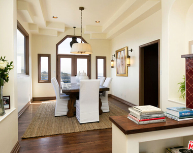 2131 Kew Drive - Photo Thumbnail 4