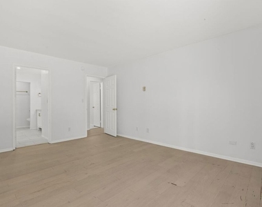4900 Overland Avenue - Photo Thumbnail 7