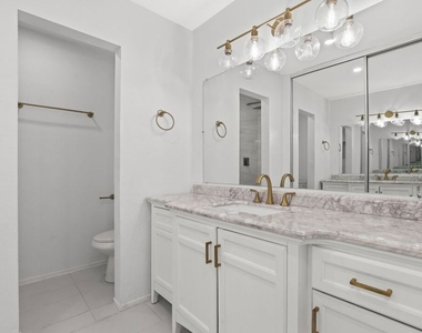 4900 Overland Avenue - Photo Thumbnail 3