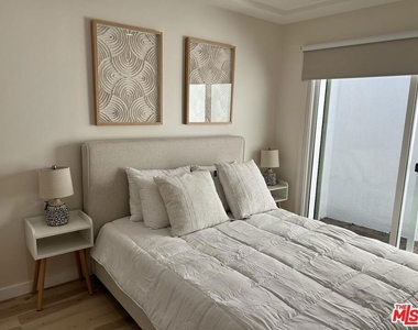 8757 Dorrington Avenue - Photo Thumbnail 5