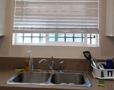 3582 S Budlong Avenue - Photo Thumbnail 10