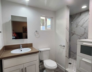 3582 S Budlong Avenue - Photo Thumbnail 20