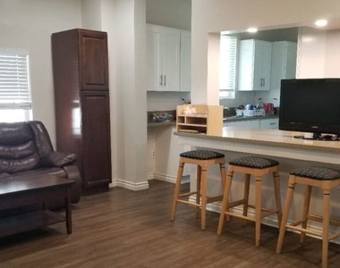 3582 S Budlong Avenue - Photo Thumbnail 4
