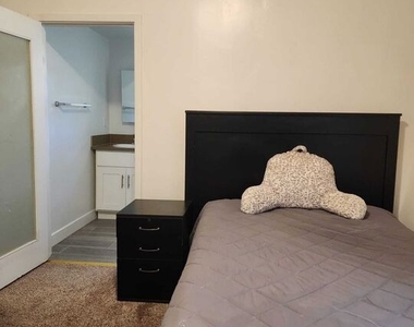 3582 S Budlong Avenue - Photo Thumbnail 19