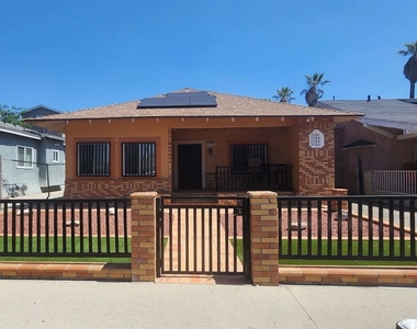 3582 S Budlong Avenue - Photo Thumbnail 2