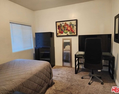 3582 S Budlong Avenue - Photo Thumbnail 17