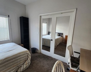 3582 S Budlong Avenue - Photo Thumbnail 15