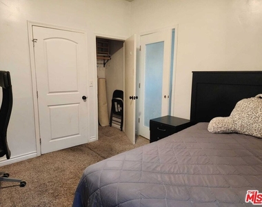 3582 S Budlong Avenue - Photo Thumbnail 23