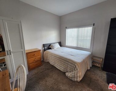 3582 S Budlong Avenue - Photo Thumbnail 29