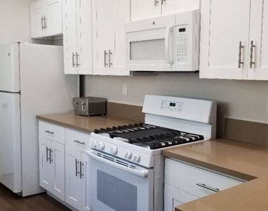 3582 S Budlong Avenue - Photo Thumbnail 9
