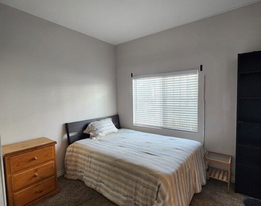 3582 S Budlong Avenue - Photo Thumbnail 13