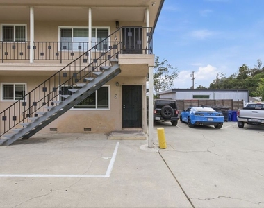 1361 Yosemite Drive - Photo Thumbnail 13