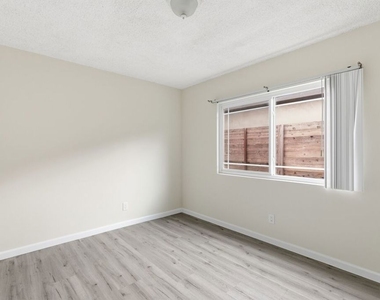 1361 Yosemite Drive - Photo Thumbnail 8
