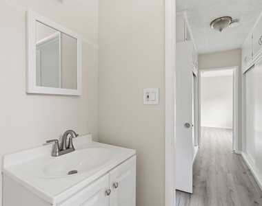 1361 Yosemite Drive - Photo Thumbnail 10