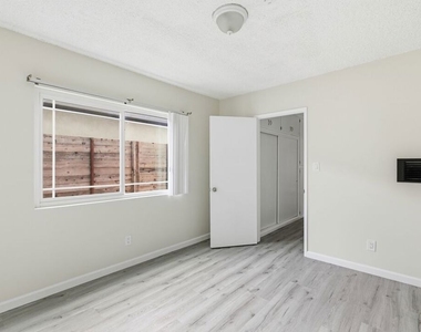1361 Yosemite Drive - Photo Thumbnail 7
