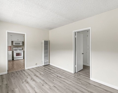 1361 Yosemite Drive - Photo Thumbnail 5