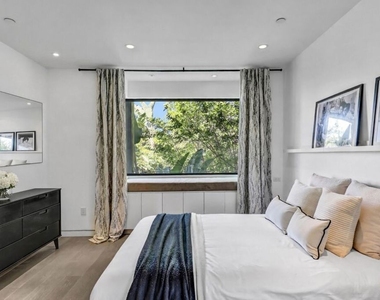 1724 N Sierra Bonita Avenue - Photo Thumbnail 14