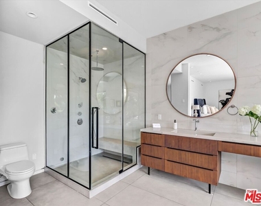 1724 N Sierra Bonita Avenue - Photo Thumbnail 9