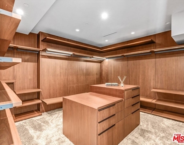 1724 N Sierra Bonita Avenue - Photo Thumbnail 13
