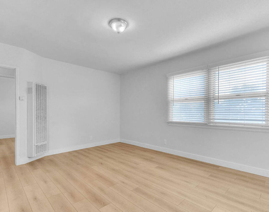 2820 Liberty Boulevard - Photo Thumbnail 9