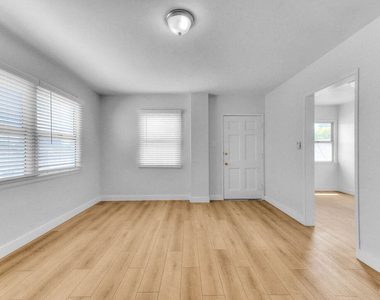 2820 Liberty Boulevard - Photo Thumbnail 2