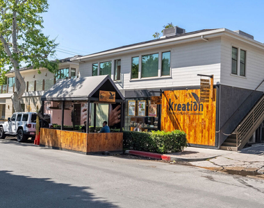 744 N Alfred Street - Photo Thumbnail 43
