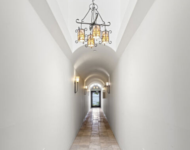 744 N Alfred Street - Photo Thumbnail 2