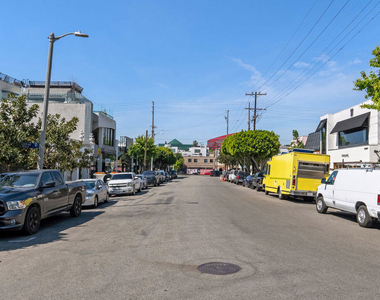 744 N Alfred Street - Photo Thumbnail 46