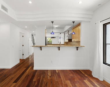 744 N Alfred Street - Photo Thumbnail 15