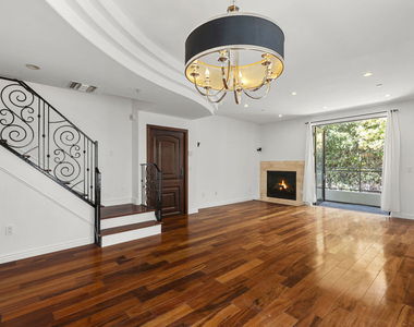 744 N Alfred Street - Photo Thumbnail 4