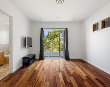 744 N Alfred Street - Photo Thumbnail 20