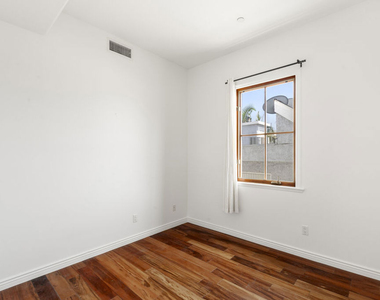 744 N Alfred Street - Photo Thumbnail 28